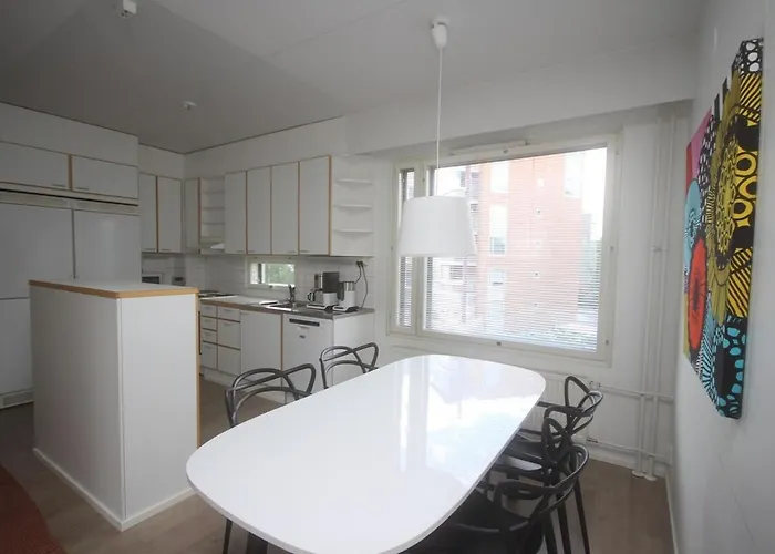 Gella Strömbergintie 8 *